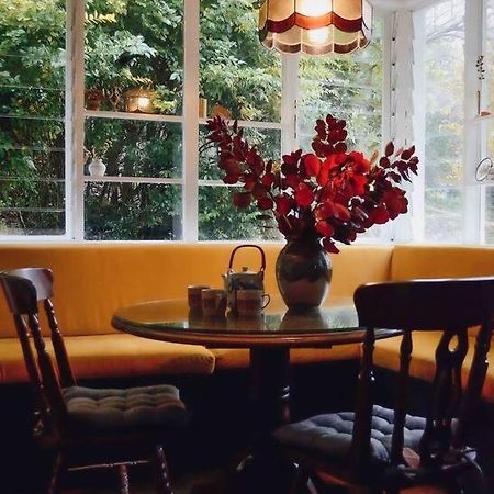 Harrys House Warburton - Peaceful Riverside Cottage In The Perfect Location מראה חיצוני תמונה