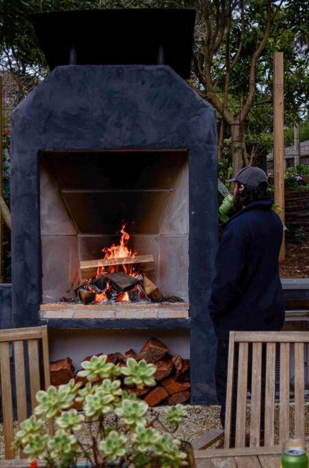 Harrys House Warburton - Peaceful Riverside Cottage In The Perfect Location מראה חיצוני תמונה