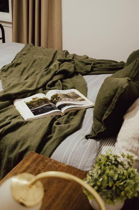 Harrys House Warburton - Peaceful Riverside Cottage In The Perfect Location מראה חיצוני תמונה