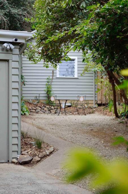 Harrys House Warburton - Peaceful Riverside Cottage In The Perfect Location מראה חיצוני תמונה